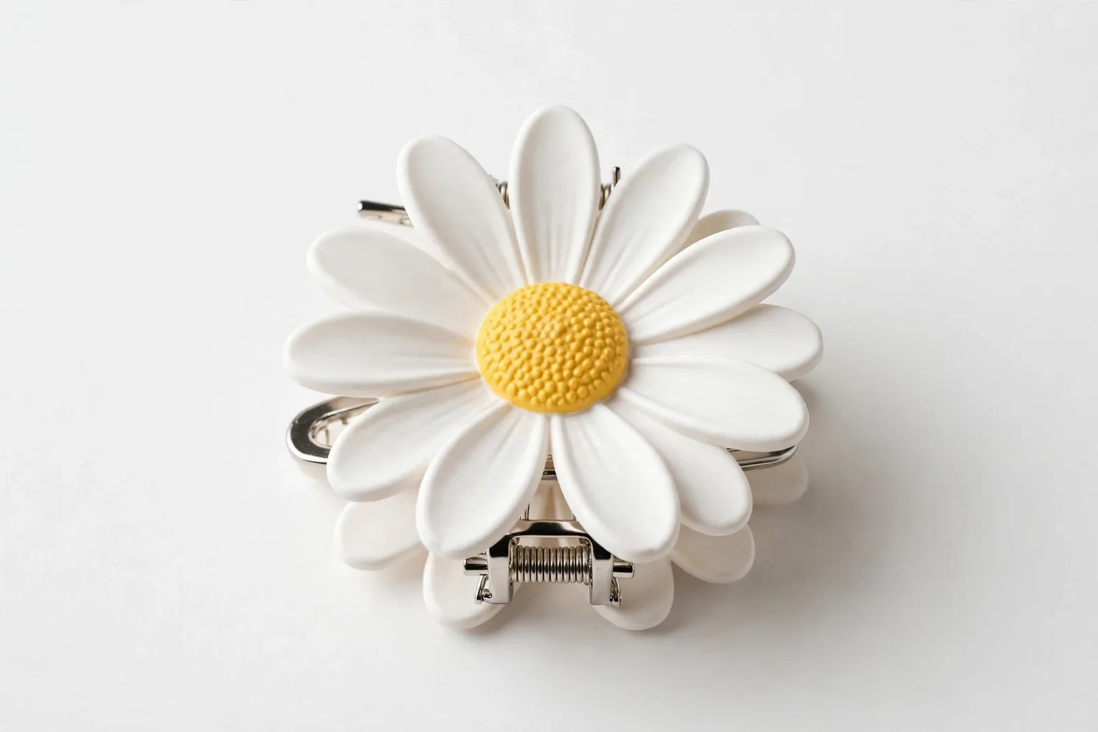 White Daisy Claw Clip, studio product photo on white background
