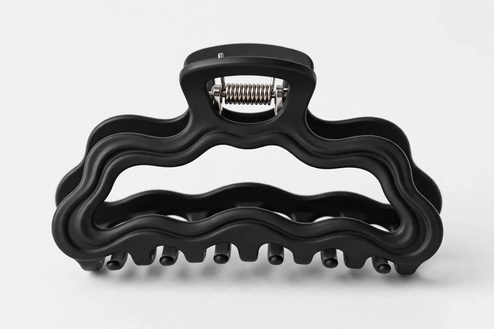 Black Wave Claw Clip, studio product photo on white background